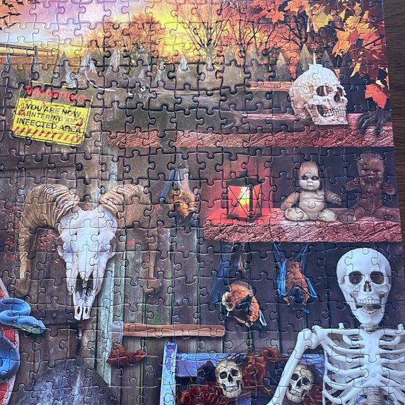 Eurographics 1,000 piece Halloween puzzle - Picture 7 of 7